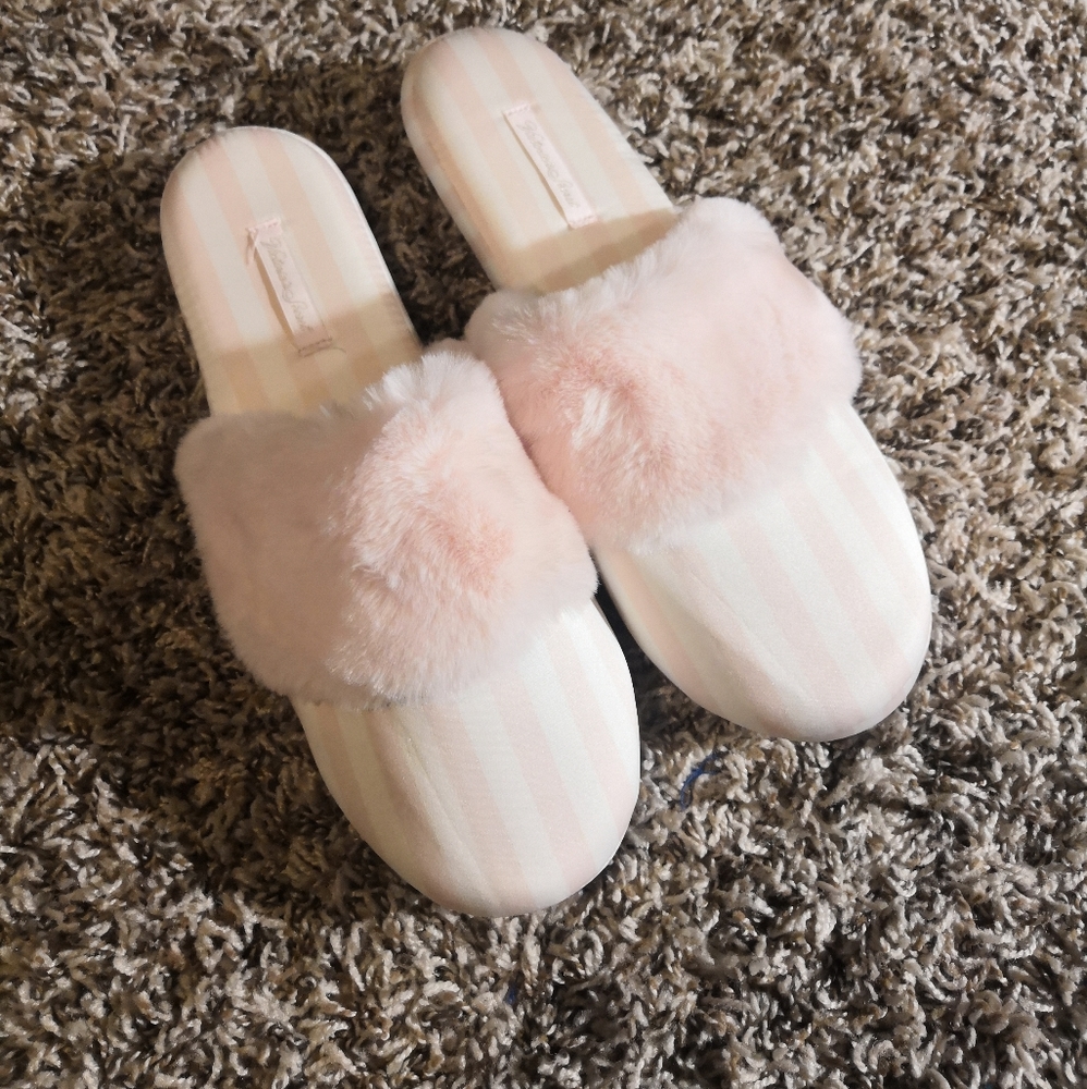 NWT Victoria Secret Signature Satin Slippers